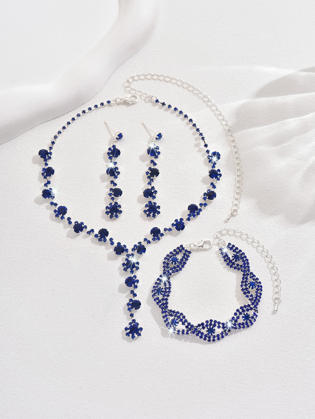 Collier en cristal, boucles d'oreilles et bracelet tendance