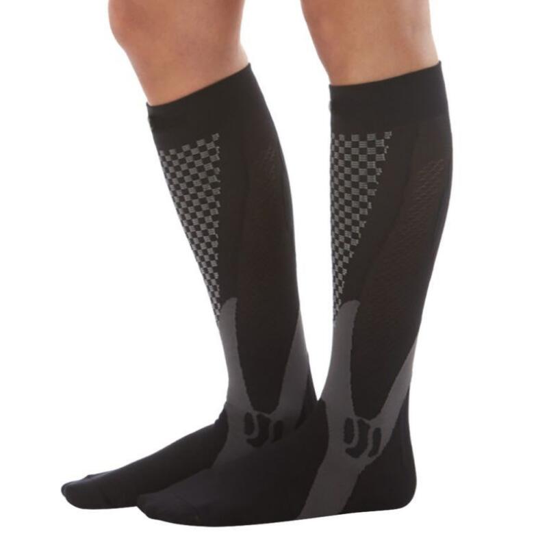 Calcetines de compresión para hombre y mujer. El mejor ajuste atlético gradual para correr, viajar en avión, aumentar la resistencia, la circulación y la recuperación.