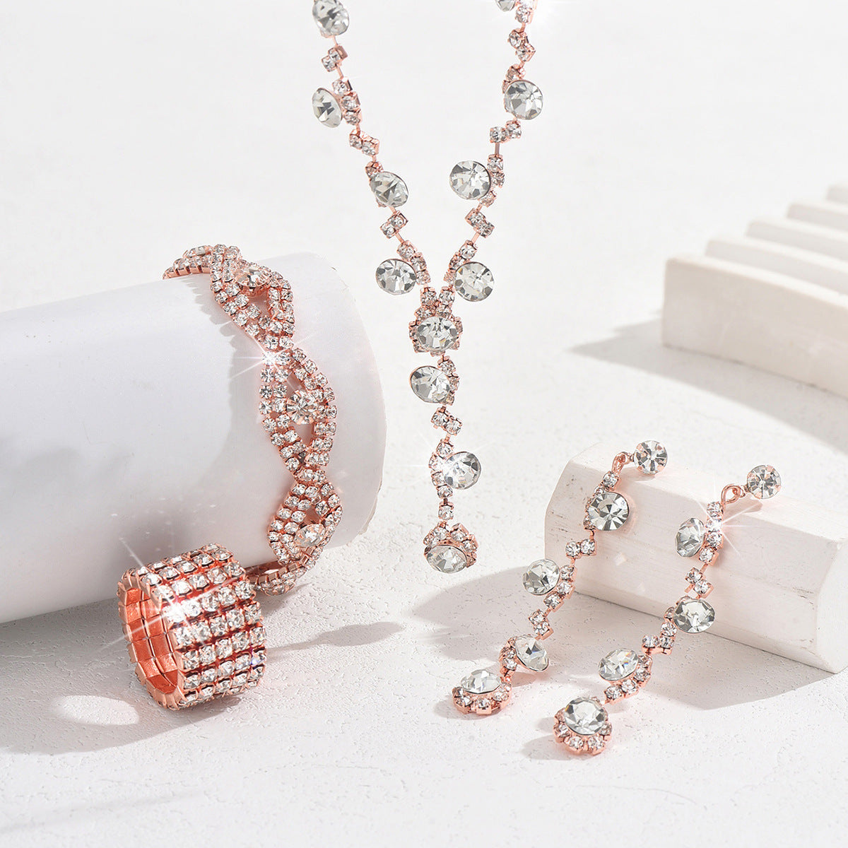 Collier en cristal, boucles d'oreilles et bracelet tendance
