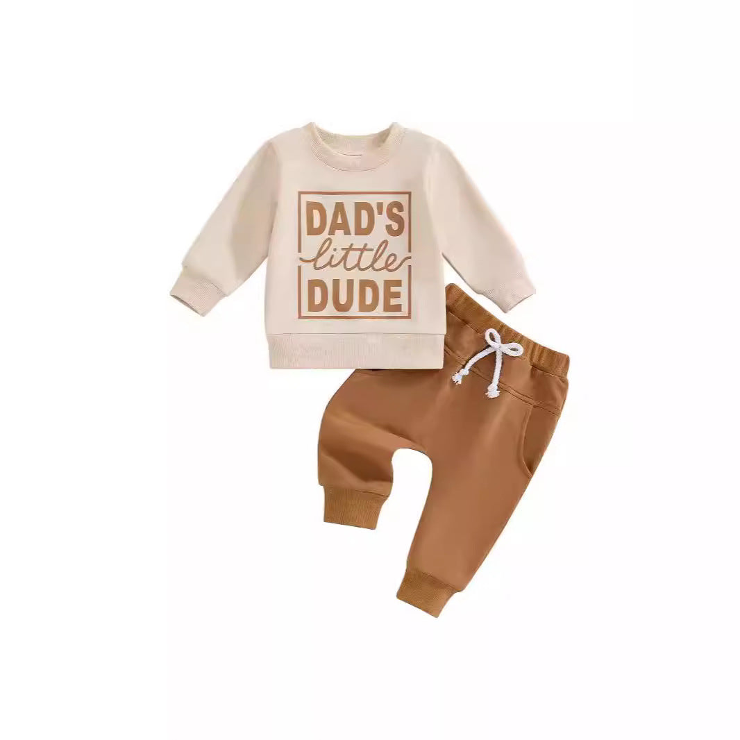 Traje de sudadera con capucha y letras estampadas para niños