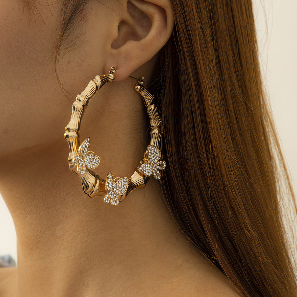 Boucles d'oreilles Papillon Intelligentes Micro-incrustées Rétro Exagérées en Bambou Rond