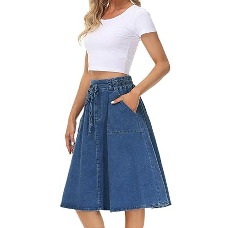 Jupe décontractée en jean à passants et ceinture à la taille