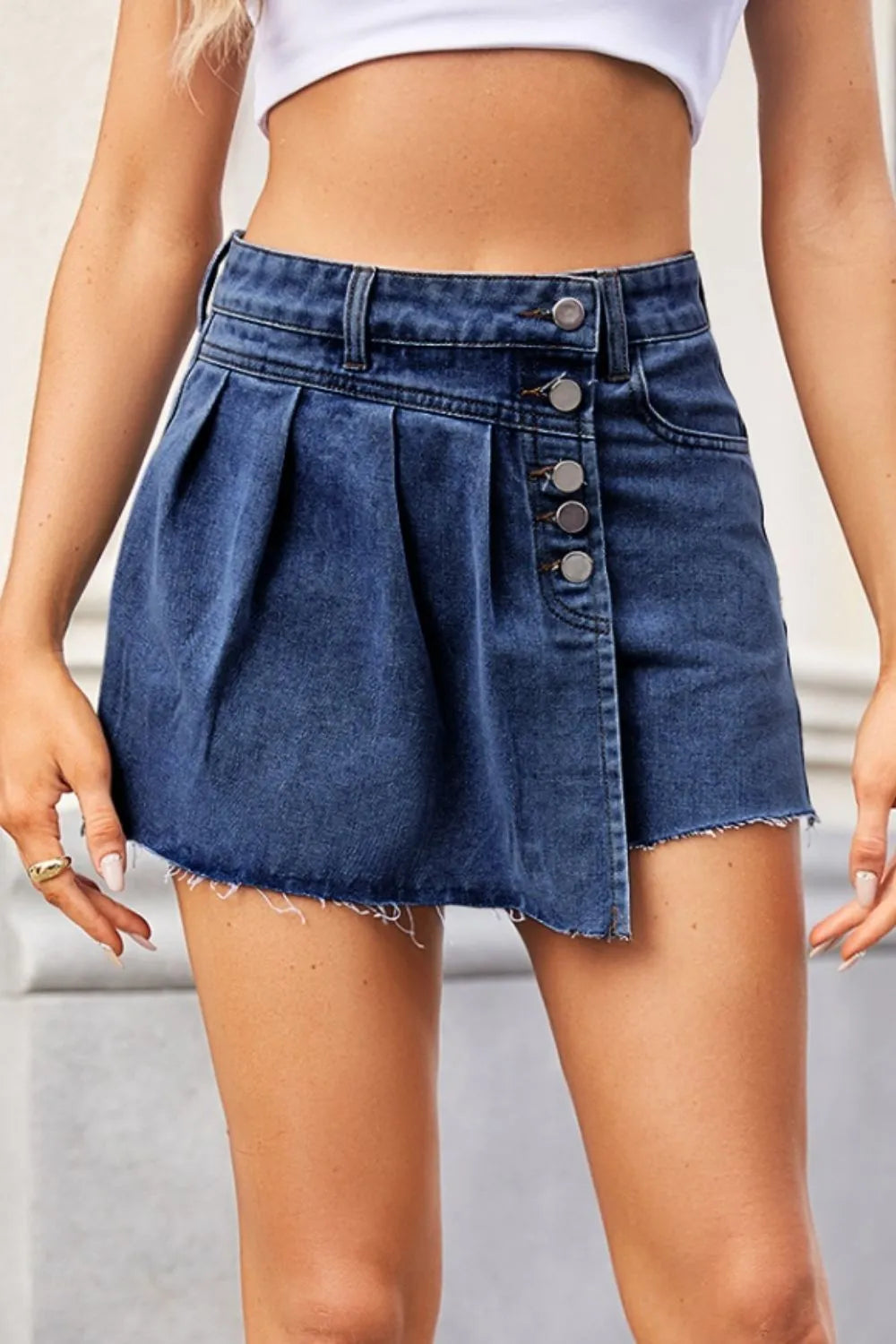 Minifalda-pantalón vaquera con bajo sin rematar