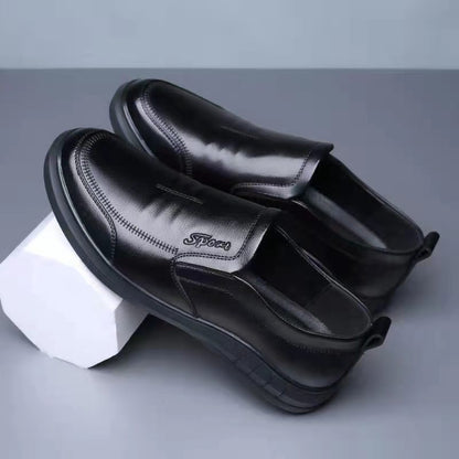 Chaussures en cuir pour hommes d'âge mûr et âgés
