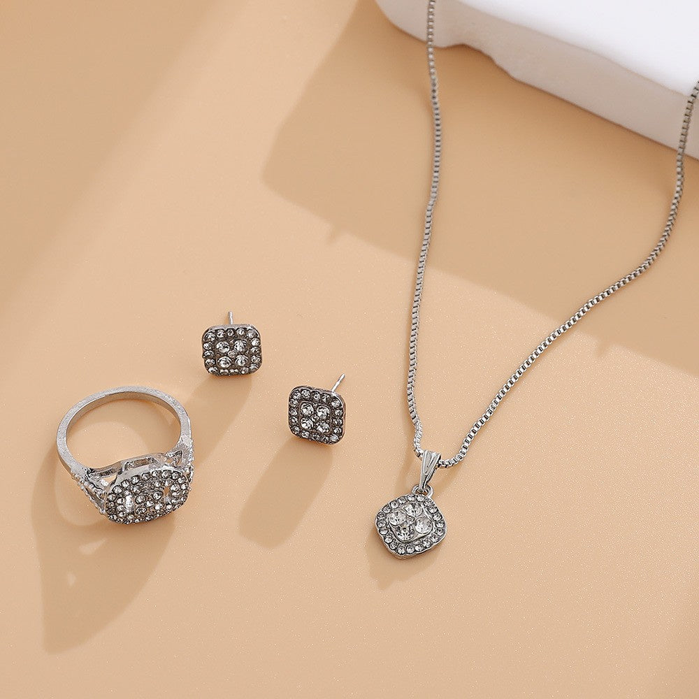 Anillo de compromiso, pendientes de tuerca, collar, juego de boda de tres piezas