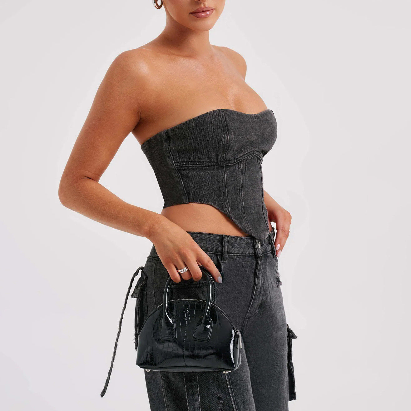 Traje de mujer de cintura baja, top tubo tridimensional y pantalones vaqueros con pespuntes y bolsillos