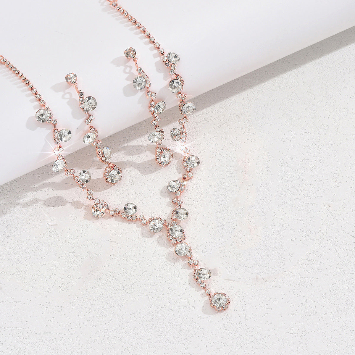 Collier en cristal, boucles d'oreilles et bracelet tendance