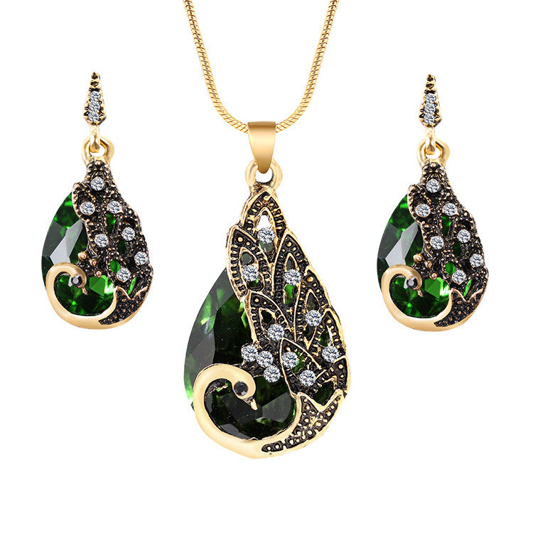 Juego de pendientes y collar con colgante