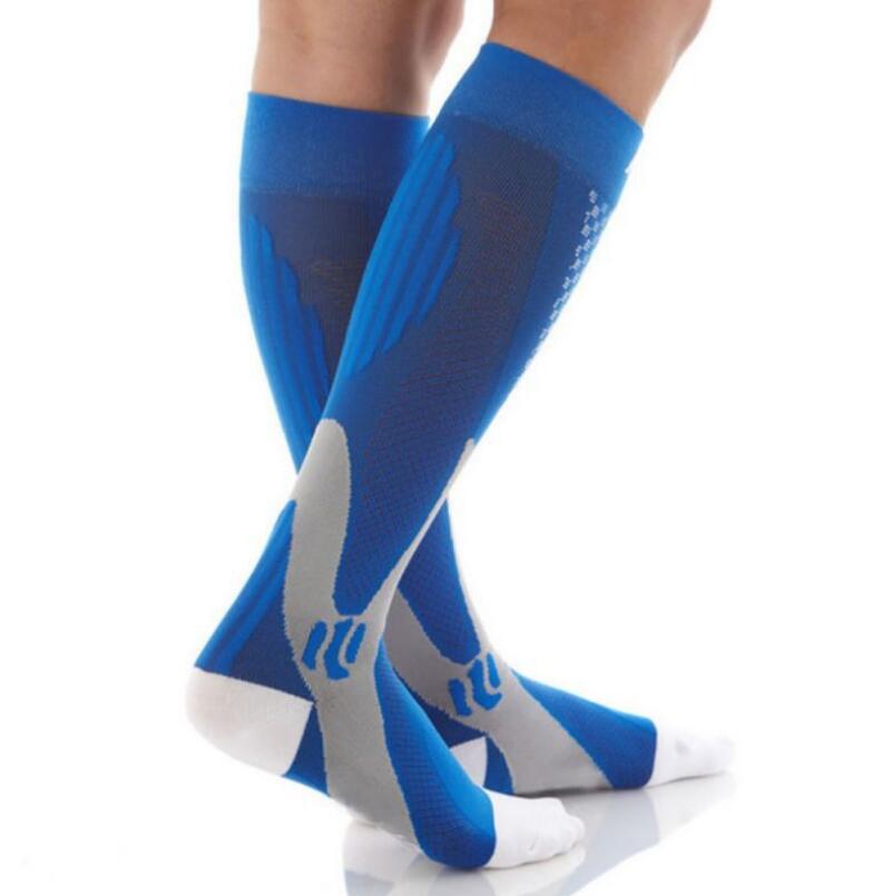 Calcetines de compresión para hombre y mujer. El mejor ajuste atlético gradual para correr, viajar en avión, aumentar la resistencia, la circulación y la recuperación.