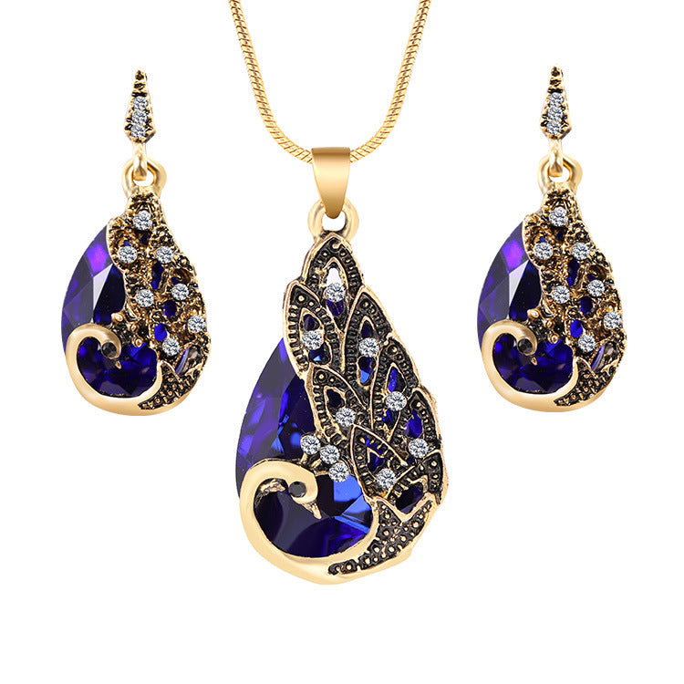 Juego de pendientes y collar con colgante