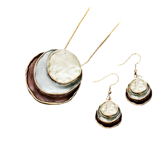 Conjunto de pendientes y collar con colgante hueco de tres capas de aceite de color