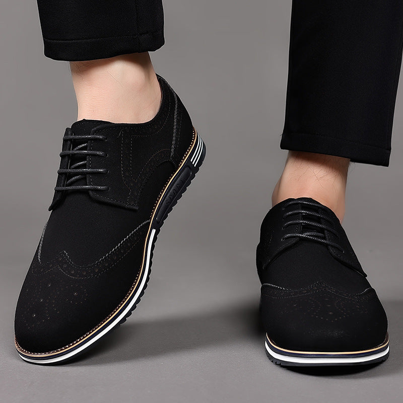 Chaussures pour hommes à semelle blanche élargie et gravée en cuir à la mode