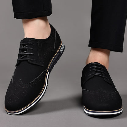 Chaussures pour hommes à semelle blanche élargie et gravée en cuir à la mode