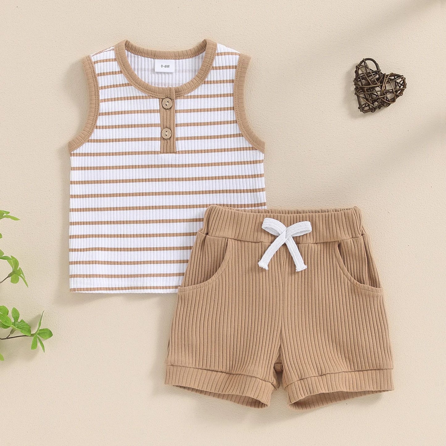 Ensemble short et haut de sport à col rond pour garçons