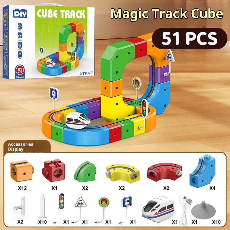 Petits jouets de blocs de construction électriques assemblés en forme de cube de voie ferrée