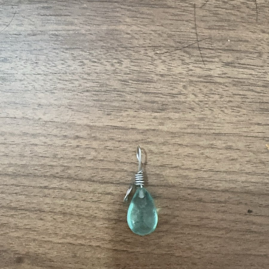 Pendientes de espiral de cristal reciclado