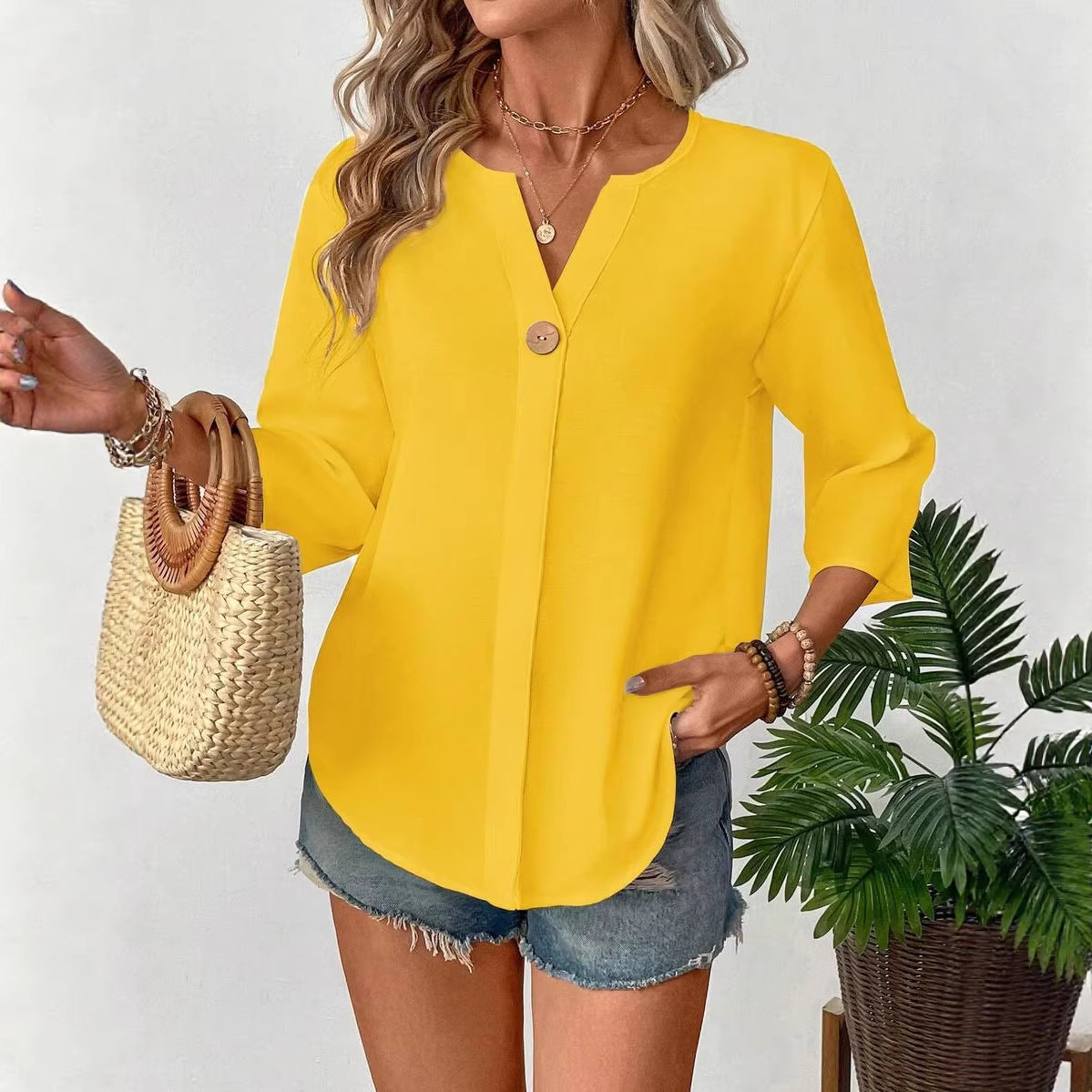 Chemise décontractée unie ample avec petit col en V et boutons