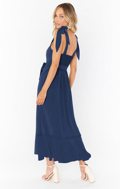 Robe d'été plissée pour femme avec bretelles et laçage, idéale pour la plage