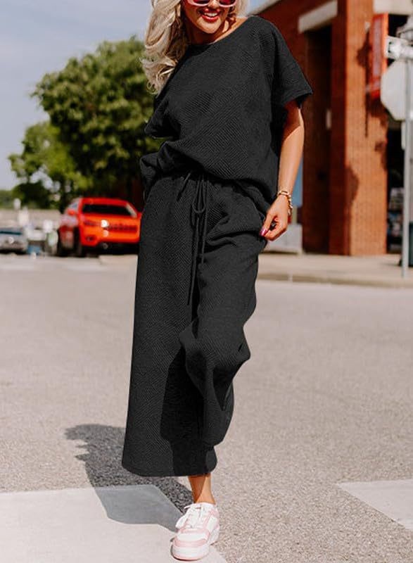 Conjunto de dos piezas de ropa de mujer informal con textura de color sólido, pantalones y manga corta