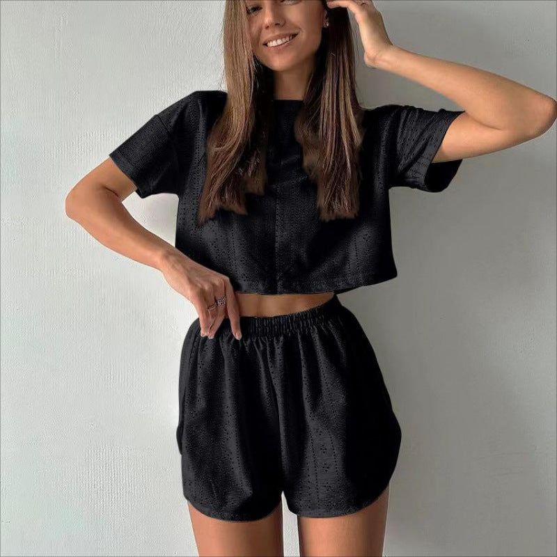 2 piezas de traje casual hueco con top corto de manga corta y pantalones cortos con aberturas elásticos, ropa deportiva de moda de verano para mujer