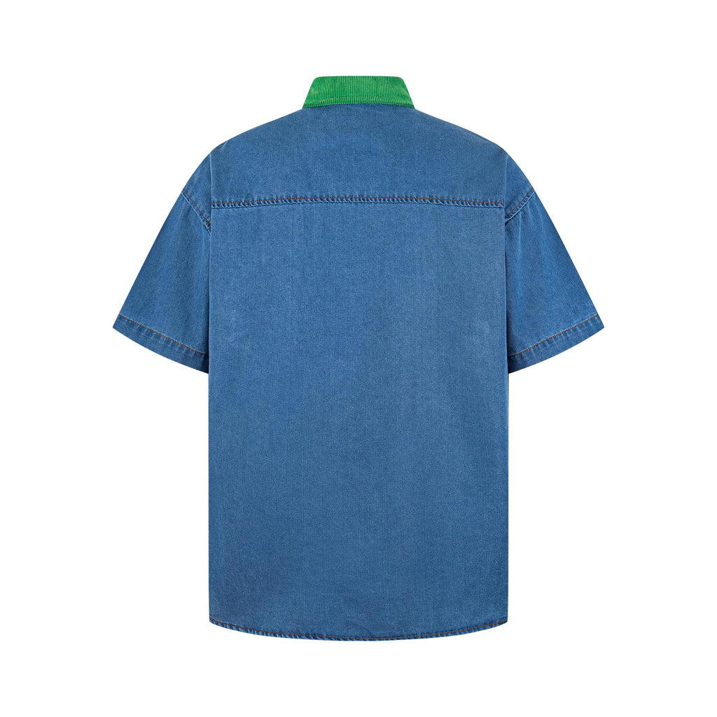 Camisa de mezclilla con contraste y bordado de gato piña