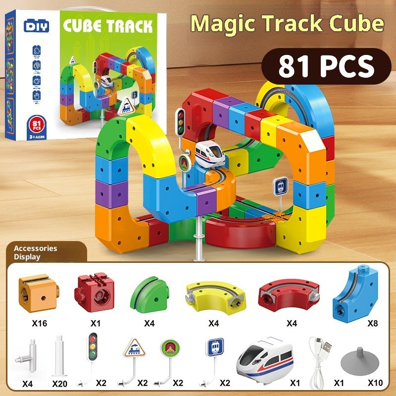 Petits jouets de blocs de construction électriques assemblés en forme de cube de voie ferrée