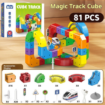 Petits jouets de blocs de construction électriques assemblés en forme de cube de voie ferrée