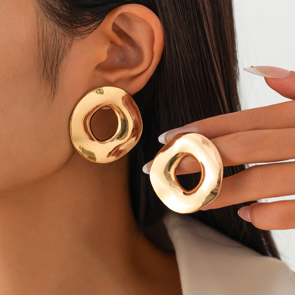 Boucles d'oreilles brillantes rondes irrégulières avec personnalité en géométrie creuse
