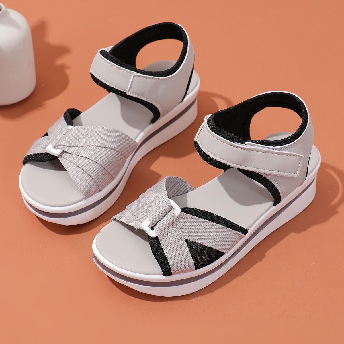Sandales d'été en maille à brides croisées avec semelle épaisse à scratch Chaussures de plage pour femmes