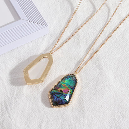 Collier en résine à longues facettes et coquille d'ormeau