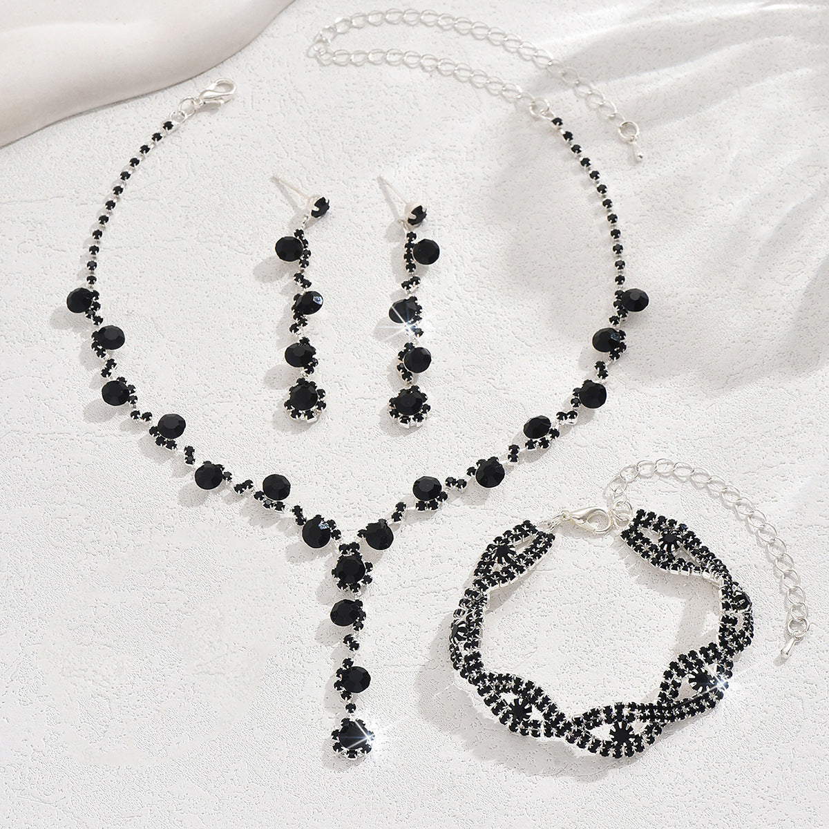 Collier en cristal, boucles d'oreilles et bracelet tendance