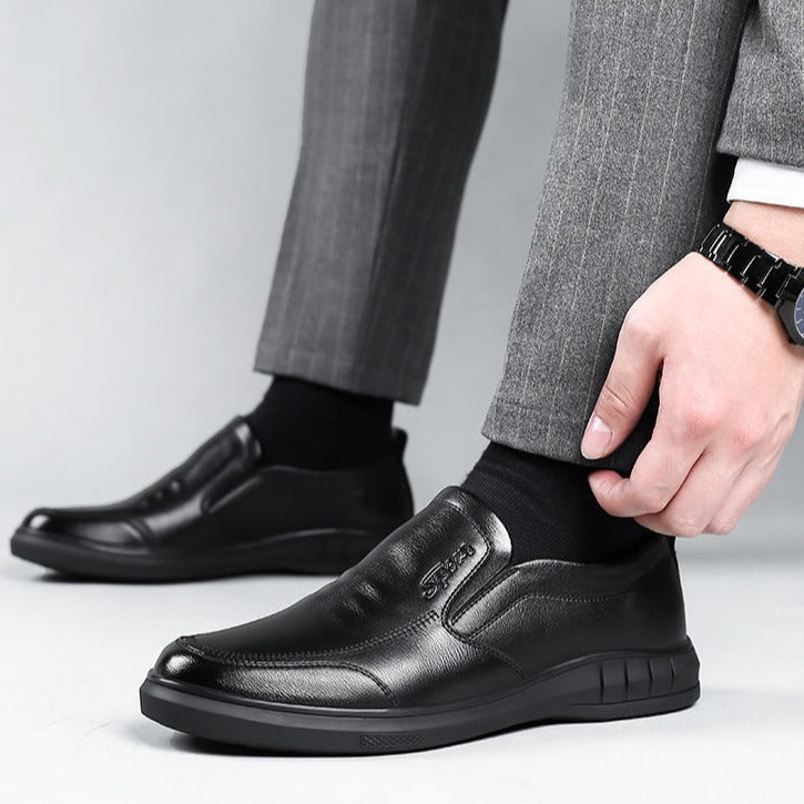 Chaussures en cuir pour hommes d'âge mûr et âgés