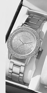 Reloj de cuarzo de tres ojos para mujer con incrustaciones de diamantes