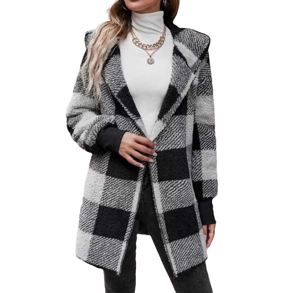 Cardigan long en maille à carreaux et coutures contrastées