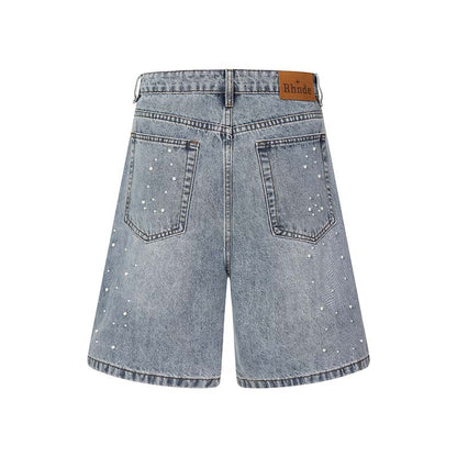 Short en jean lavé orné de perles fait à la main