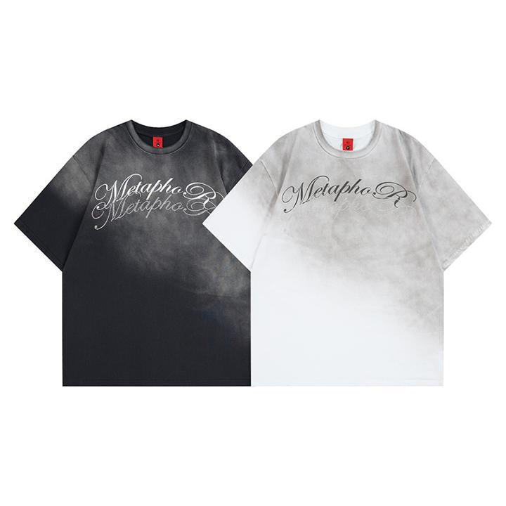 Camiseta de manga corta con estampado de letras en caliente y teñido en aerosol