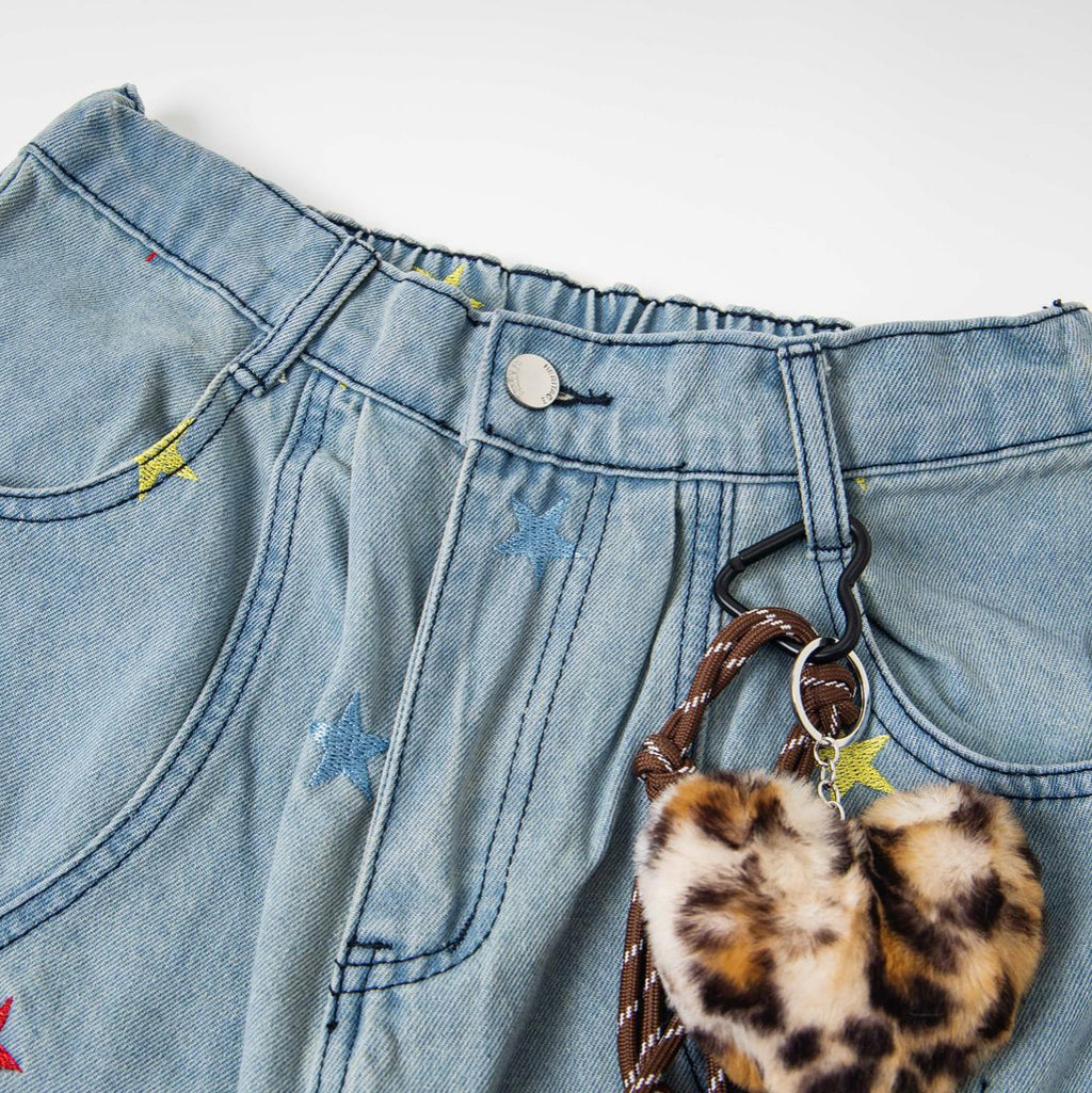 Embroidered curved knife jeans