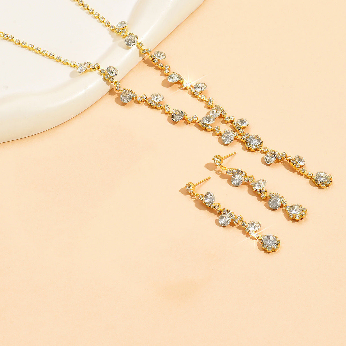 Collier en cristal, boucles d'oreilles et bracelet tendance