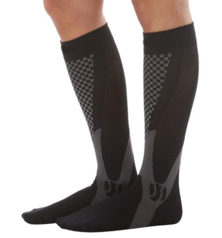 Calcetines de compresión para hombre y mujer. El mejor ajuste atlético gradual para correr, viajar en avión, aumentar la resistencia, la circulación y la recuperación.