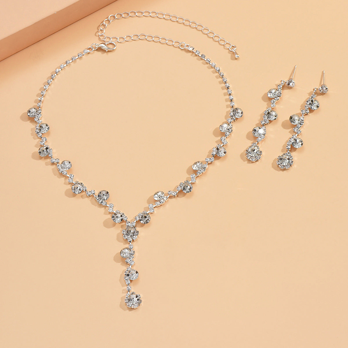 Collier en cristal, boucles d'oreilles et bracelet tendance