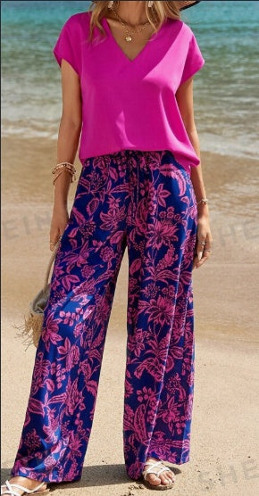 Conjunto de dos piezas de top liso con cuello de pico y pantalones con estampado botánico para mujer