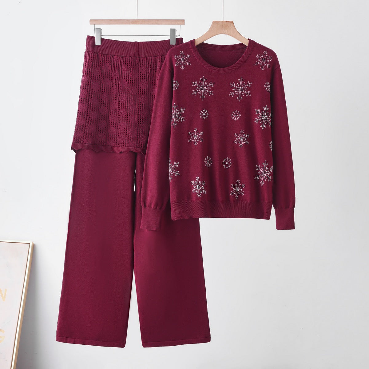 Elevate your everyday style with this sophisticated two-piece knit set.