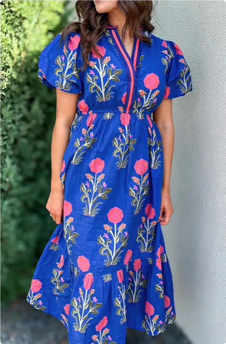 Robe courte à manches bouffantes et col en V, taille haute, bleu ciel.