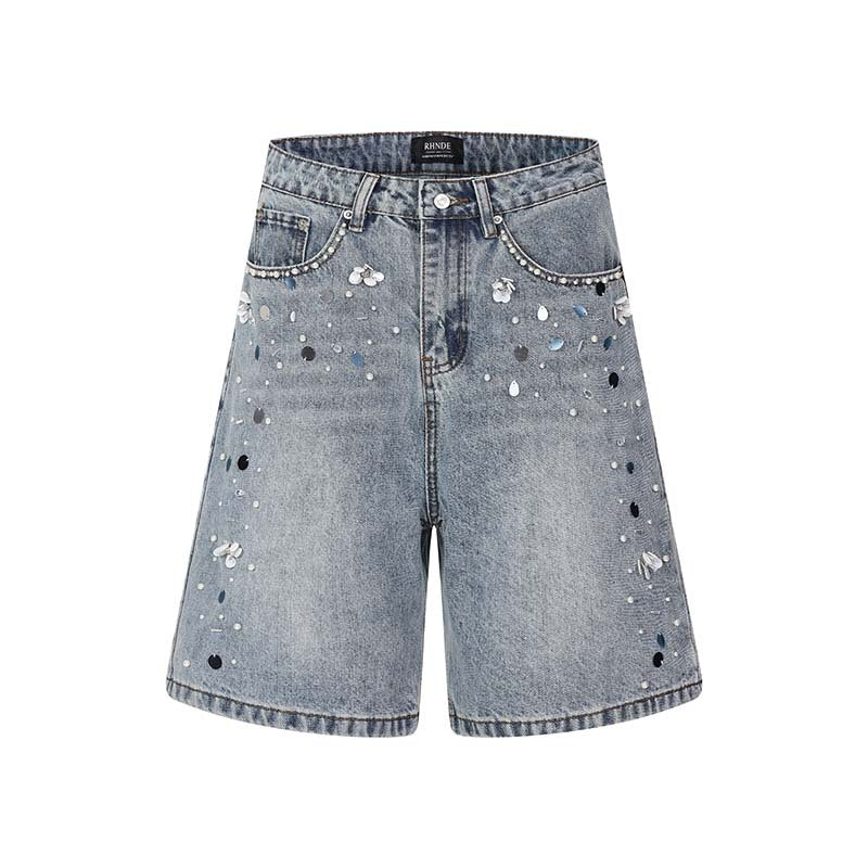 Short en jean lavé orné de perles fait à la main