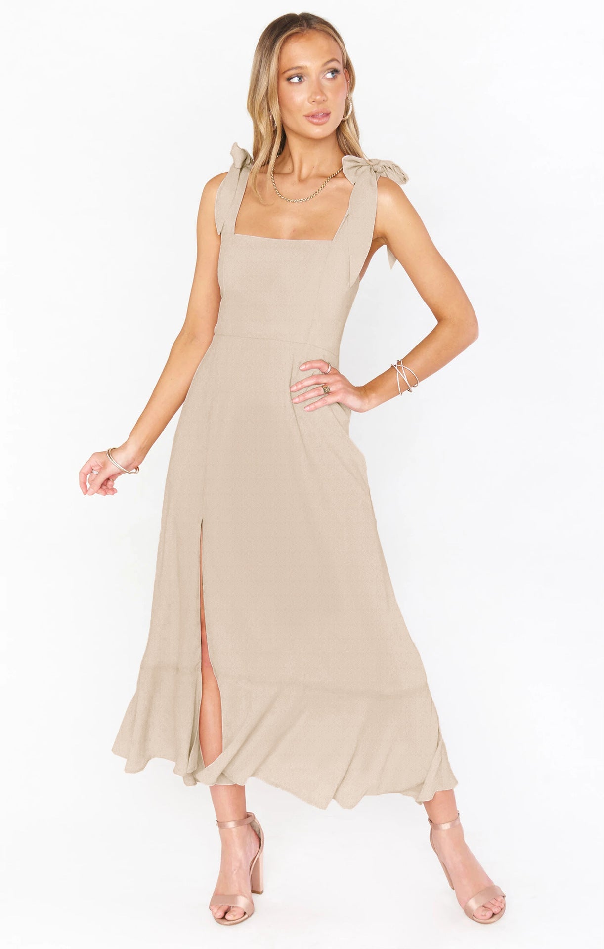 Robe d'été plissée pour femme avec bretelles et laçage, idéale pour la plage