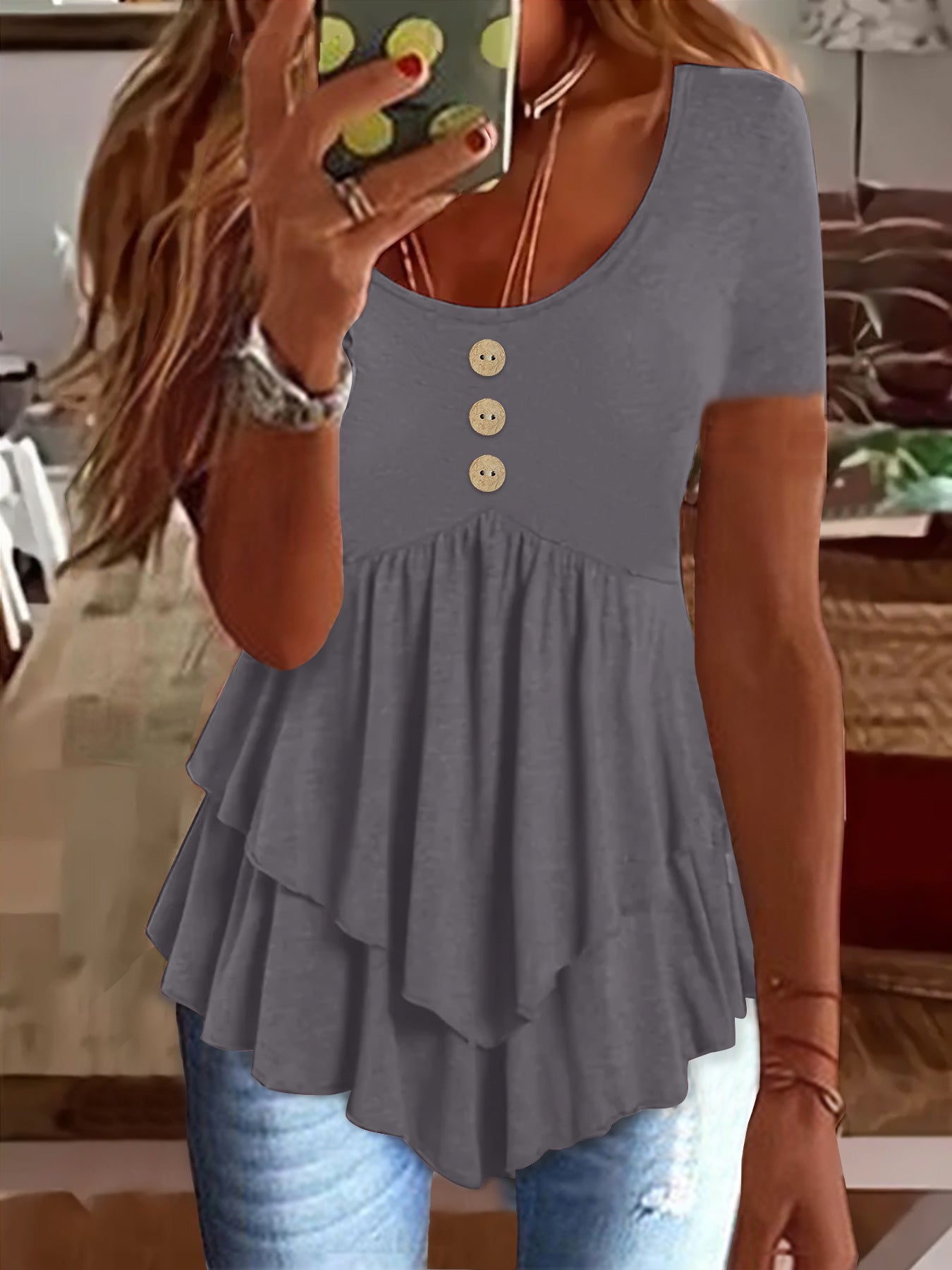 Moda de manga corta, color liso, tres botones, estilo casual