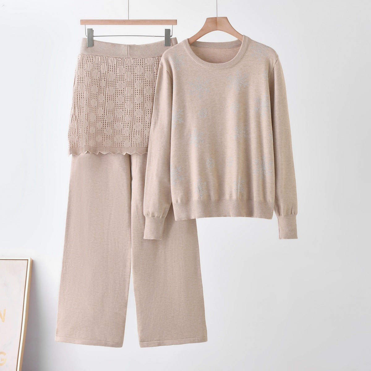 Elevate your everyday style with this sophisticated two-piece knit set.