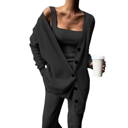 Ensemble tricoté trois pièces pour femme : manteau, gilet et pantalon