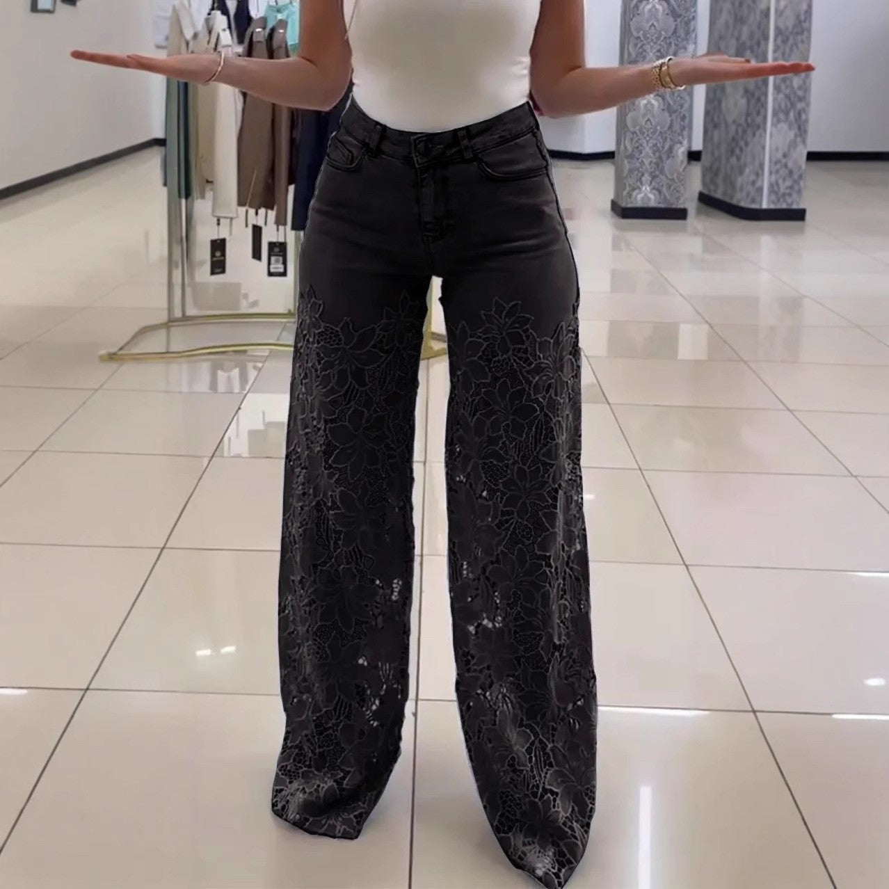 Vaqueros vaqueros de retales a la moda para mujer con detalles de encaje calado