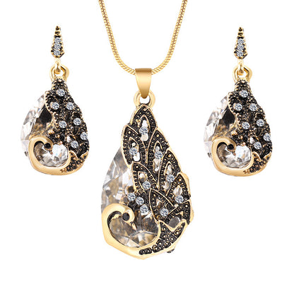 Ensemble collier pendentif et boucles d'oreilles